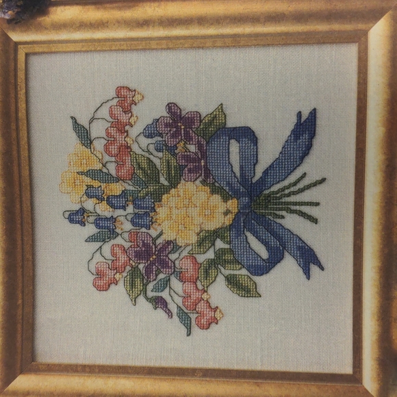 Just CrossStitch Magazine April 2000 - Picture 5 of 13